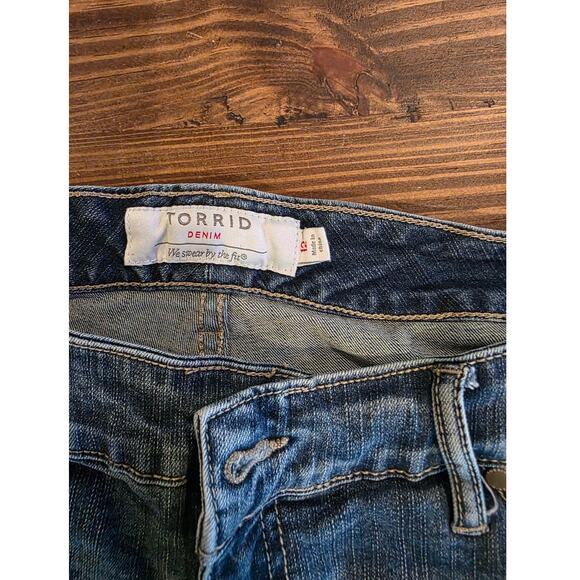Torrid Denim Shorts Womens Size 10 Frayed Hem Cutoff Stretch Mid Rise - Picture 5 of 5